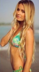 alana-blanchard-sexy-bikini-surf-blonde