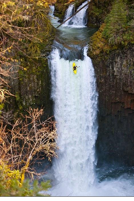 Incroyable chute de 30m en kayak comme si vous y étiez