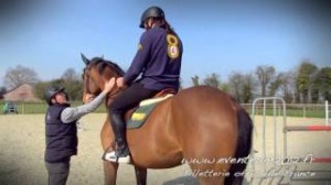 Sebastion chabal teste l'équitation.