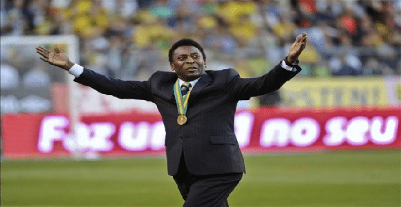 Roi Pelé terrain de foot