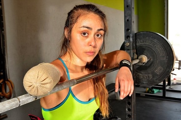 Elle fait du sport avec un seul bras