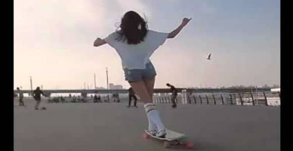 Hyojoo ko : la danseuse au longboard