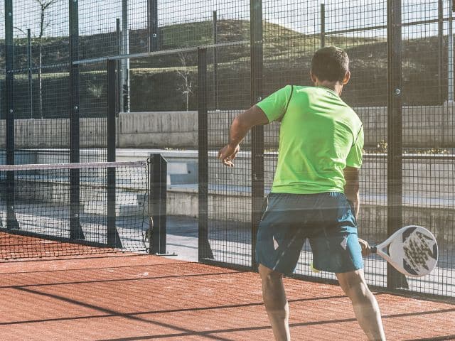 stratégie padel contre gaucher