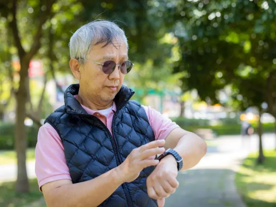 Montre connectée pour senior avec fonctions de santé et d’activité