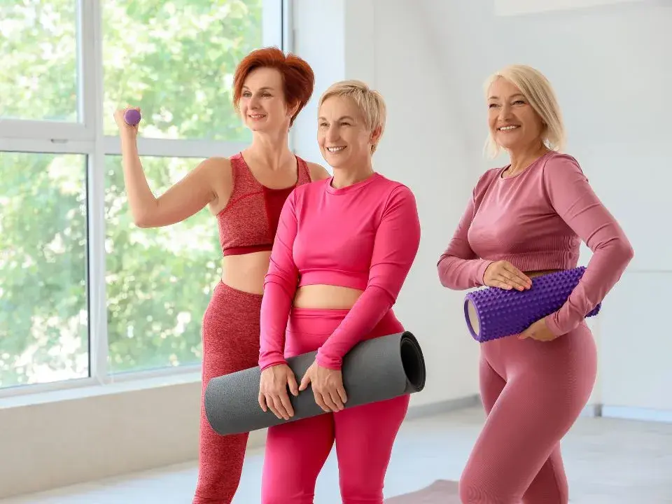 Femme adaptant son activité physique à son énergie pendant la ménopause